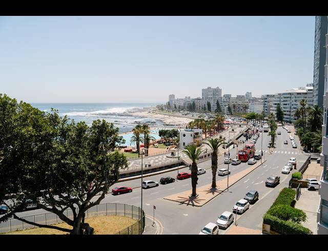 3 BEDROOM APARTMENT TO LET IN SEA POINT